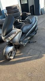 Suzuki burgma 200