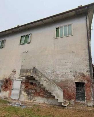 Immobile in asta di 195 m² con 5 locali e box auto