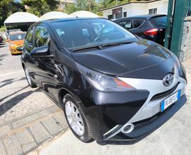 Toyota Aygo 1.0 VVT-i 69 CV 5 porte x-black TSS