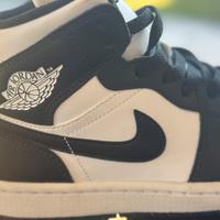 Air Jordan 1 Mid Panda