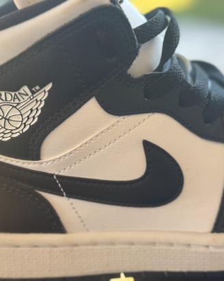 Air Jordan 1 Mid Panda
