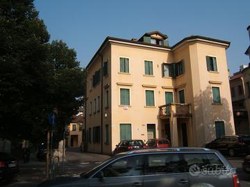 Ufficio luminosissimo