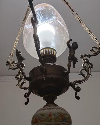 Lampadario vintage in bronzo, ceramica e vetro.