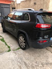 Auto in ordine con gancio traino