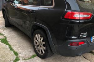 Auto in ordine con gancio traino