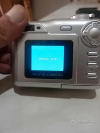 Fotocamera Digitale Vintage Y2K Lo-Fi (3.1 MP) + A