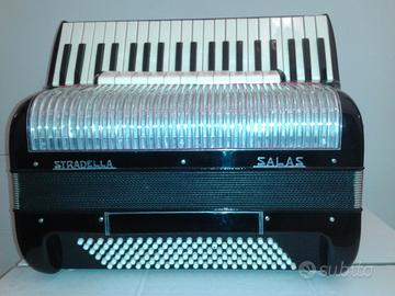 fisarmonica marca Salas 