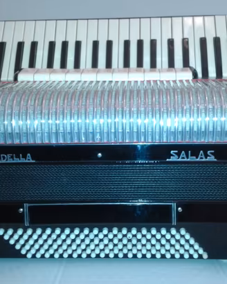 fisarmonica marca Salas 