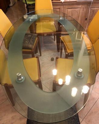 Tavolo ovale elegante in cristallo
