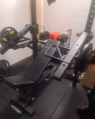 half  e wall rack Ferlav  con dotazioni 