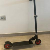 Monopattino bambino.