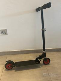 Monopattino bambino.