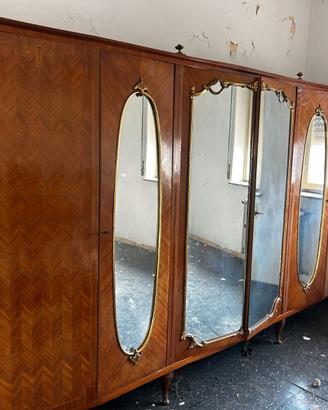 Armadio vintage intarsiato con specchi
