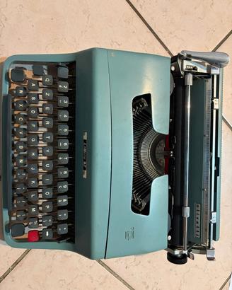 Macchina da scrivere Olivetti Lettera 32