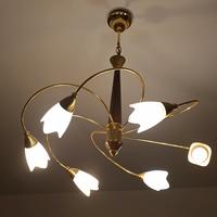 lampadario in legno e metallo colore oro 