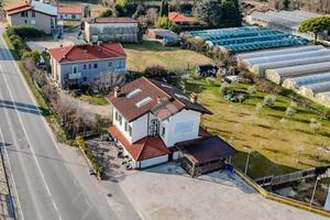 NEGOZIO A MANERBA DEL GARDA