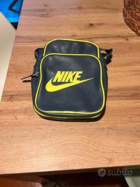 BORSELLO NIKE
