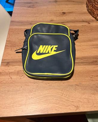 BORSELLO NIKE