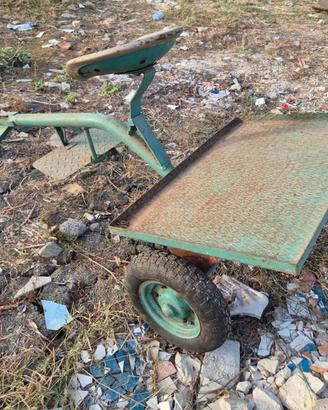 Carrello con sedile per motocoltivatore