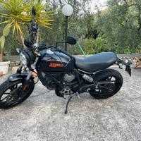 Moto Ducati Scramble 400 Sixty2