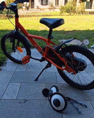 bicicletta per bambino BTwin con rotelle 