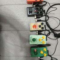 6 pedali chitarra elettrica più cavi e alimentator