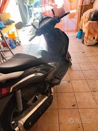 scooter Beverly 500 usato 