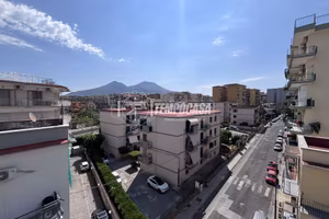 AMPIA SOLUZIONE DI 150 MQ CON DOPPIO INGRESSO E BA