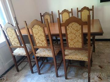 Tavolo vintage con sei sedie