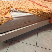 Letto matrimoniale con rete