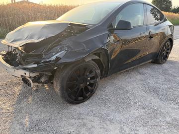 Tesla Model Y Long Range AWD