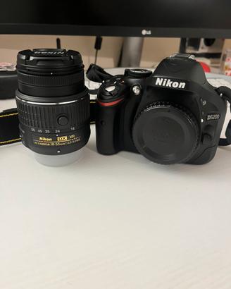 Nikon D5200 + AF-S DX 18-55 mm f/3.5-5.6G VR II