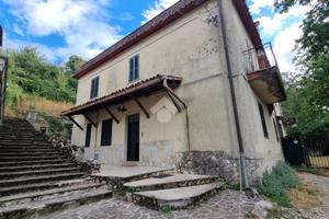 PORZIONE DI TRIFAMILIARE A SEGNI