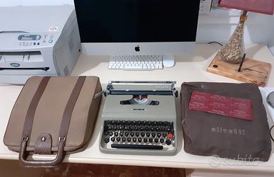 Macchina da scrivere Olivetti Lettera 22