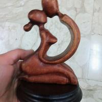 Coppia di innamorati legno intagliato base legno