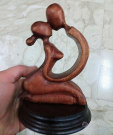 Coppia di innamorati legno intagliato base legno