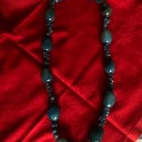 Collana con pietre blu