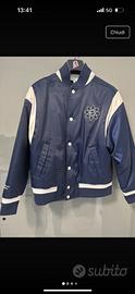 Giacca varsity blu con logo atomo – stile retro