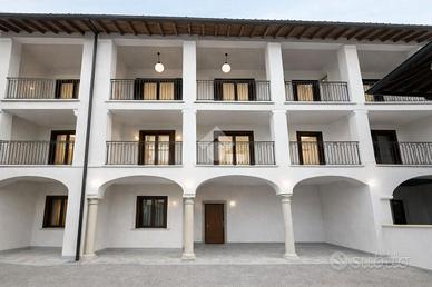 CASA DI CORTE A URGNANO