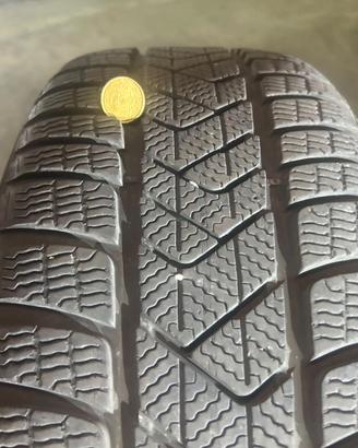 3 Pneumatici invernali Pirelli 215/50 18 92V