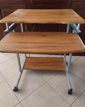 scrivania porta pc