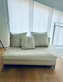 Divano Minotti doppio modulo con tavolino design