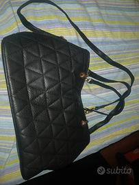 borsa nera e molto spaziosa 