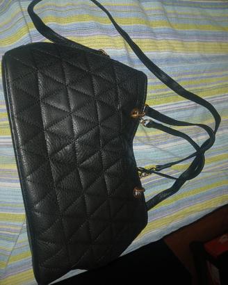 borsa nera e molto spaziosa 