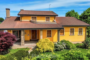 Villa singola con capannone