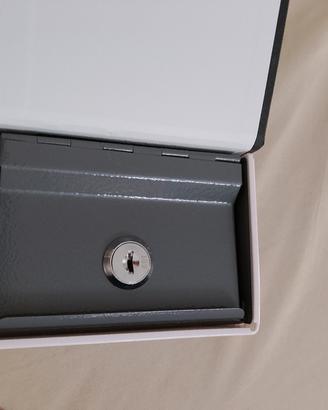 mini cassaforte con doppia chiave 