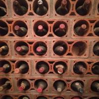 Cantina con 79 vini pregiati 