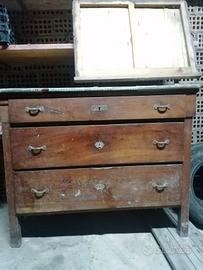 Mobile antico con cassettiera