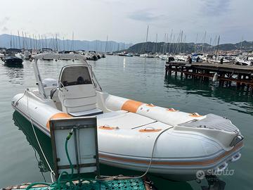 GOMMONE BAT 690 YAMAHA 150CV
