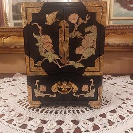 Portagioie cinese in legno e madreperla